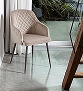 beige avec dossier rembourré et pieds en métal, positionné près de portes vitrées avec des plantes visibles