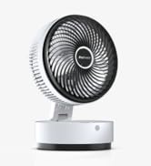 Ventilateur circulaire compact blanc à pales noires sur socle. Dispose d'un design élégant et moderne adapté à une utilisation de bureau ou de table