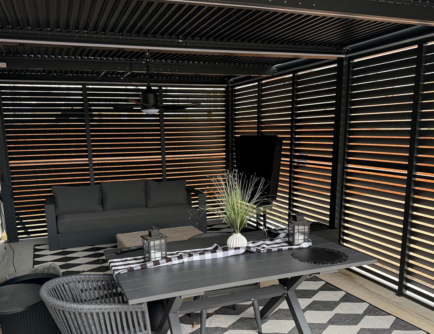 jardinito - Pergola bioclimatique 6x3,68m alu, lames orientables, persienne fixe