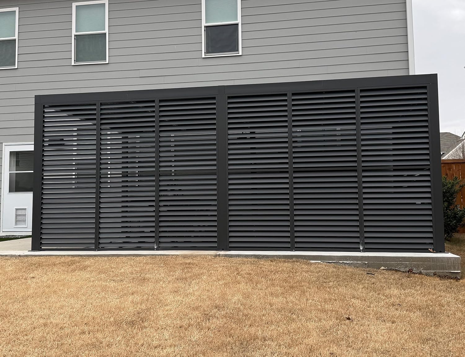 jardinito - Pergola bioclimatique 6x3,68m alu, lames orientables, persienne fixe