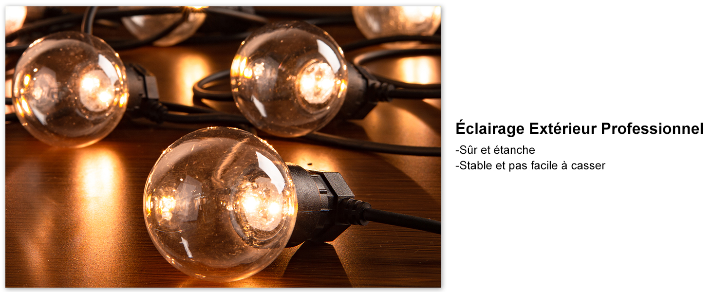 Chaîne d'ampoules d'extérieur avec globes en verre transparent illuminés par une lumière chaude, créant un effet de lumière ambiante