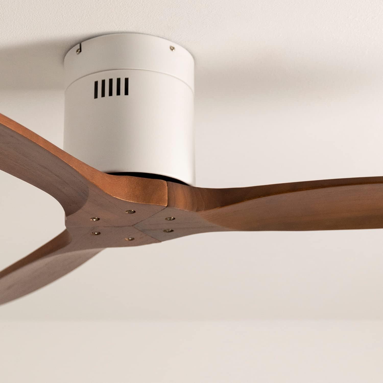 CREATE / WINDCALM M/Ventilateur de plafond ABS avec télécommande blanc pales effet bois foncé / 40W, Silencieux, Ø132 cm, 6 vitesses, minuterie, été-hiver, double hauteur