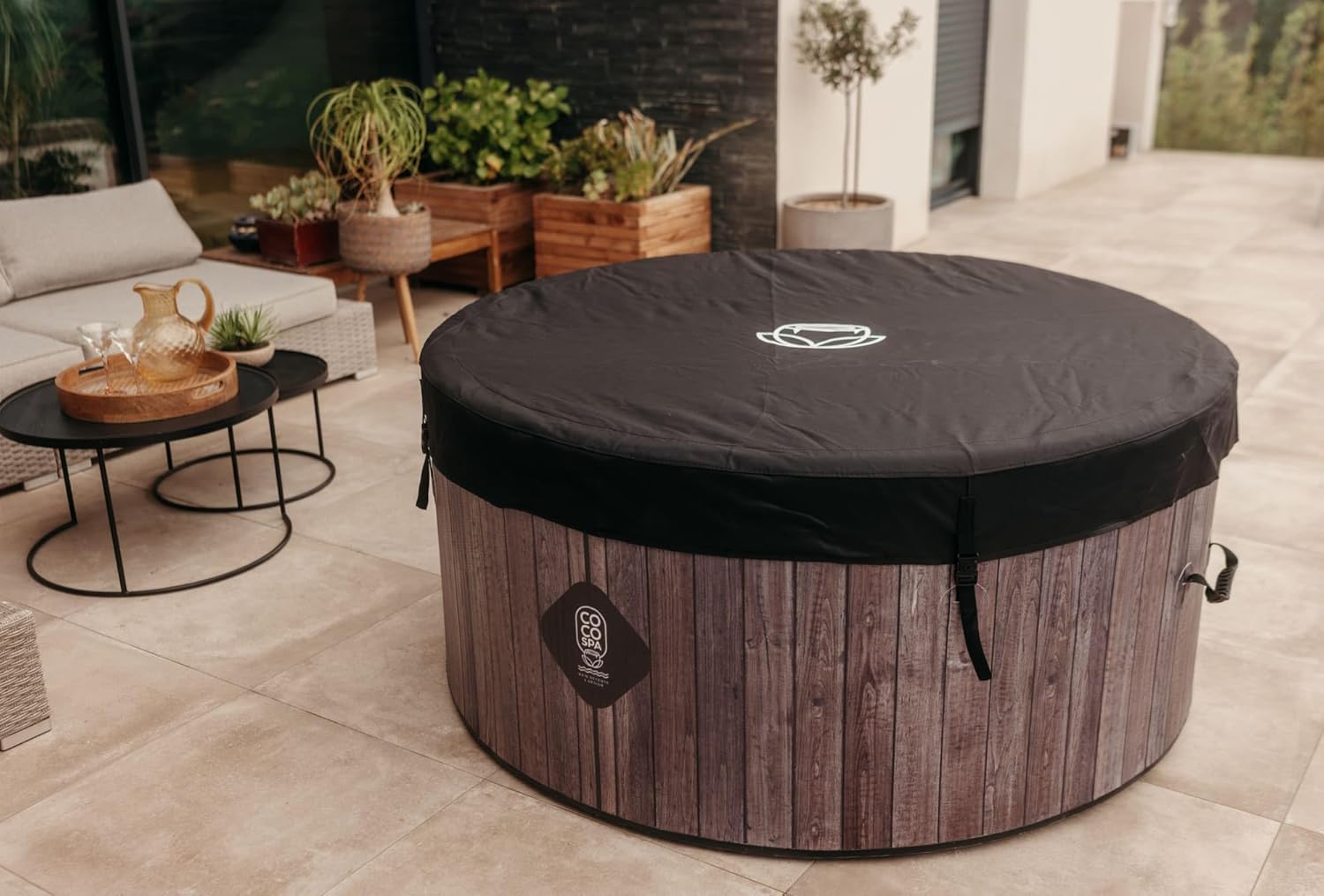 jardinito Helsinki Spa Gonflable - 150 cm de diamètre - 800 litres - Moteur 2240 W - 2 à 4 Personnes - Massage 140 Jets