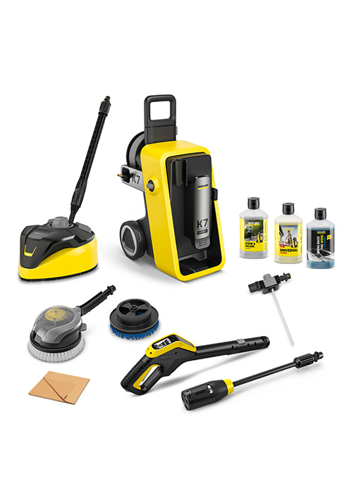 Présentation des accessoires de nettoyage jardinito, notamment des accessoires de nettoyeur haute pression jaunes et noirs, des brosses, des solutions de nettoyage et des outils de nettoyage de surfaces disposés horizontalement.